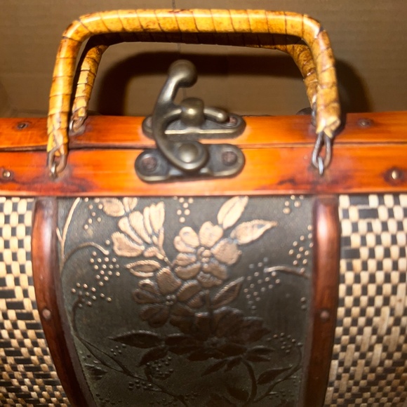Vintage Wooden Small Purse with Metal Closure - Picture 2 of 15